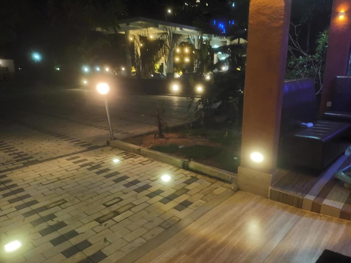 Lucky Beach Resort 亭可马里 外观 照片