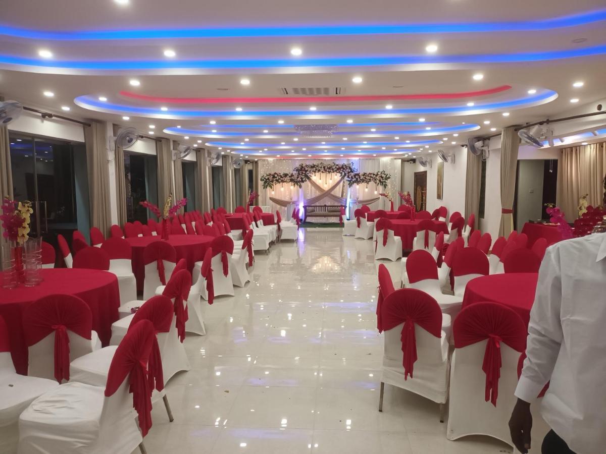 Lucky Beach Resort 亭可马里 外观 照片