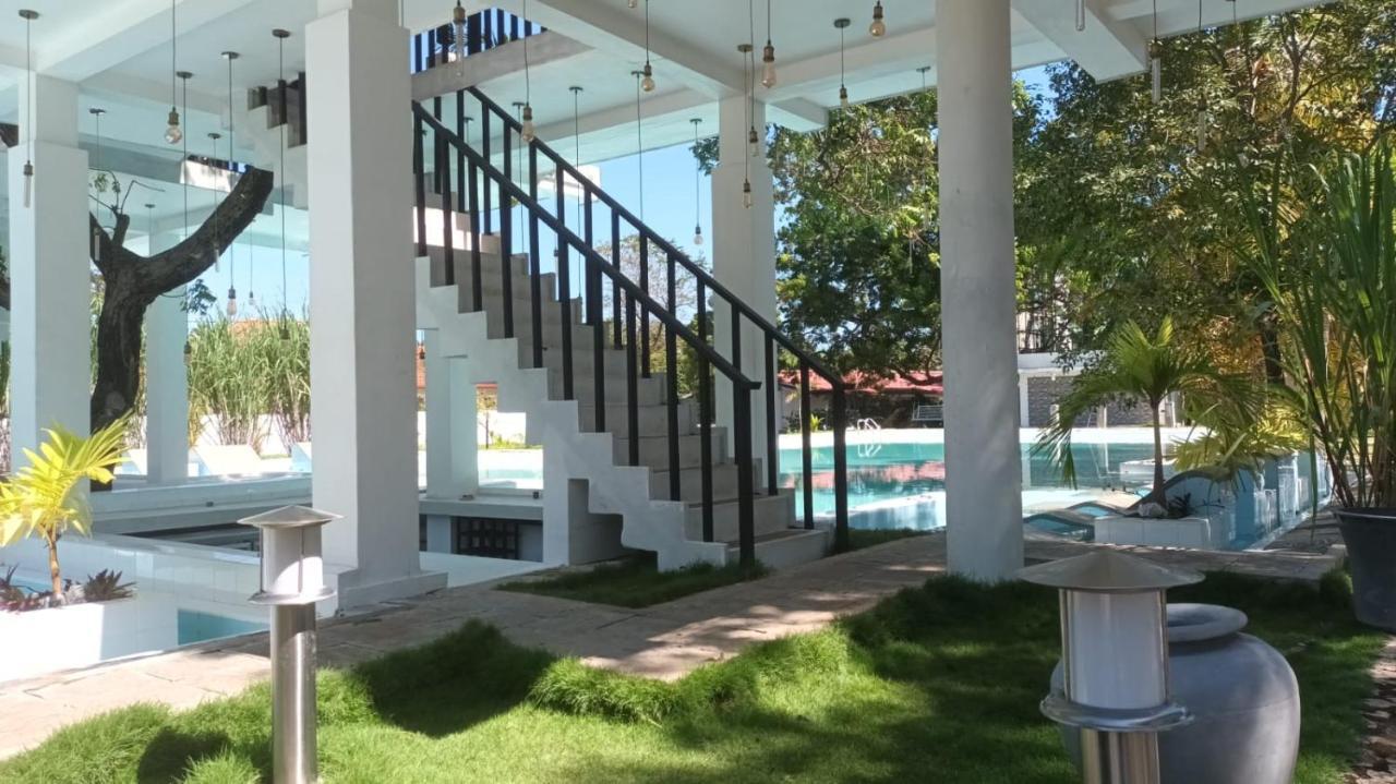 Lucky Beach Resort 亭可马里 外观 照片