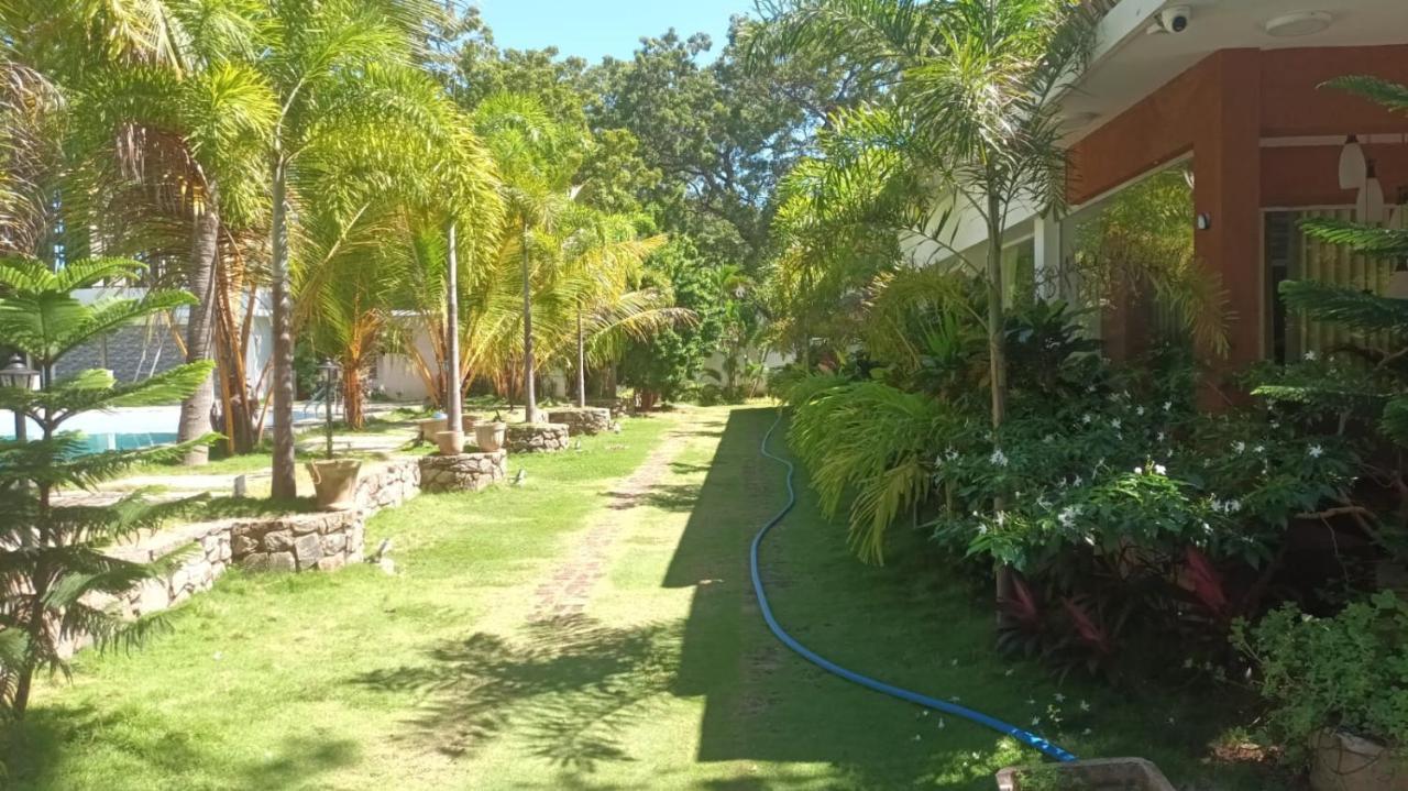 Lucky Beach Resort 亭可马里 外观 照片