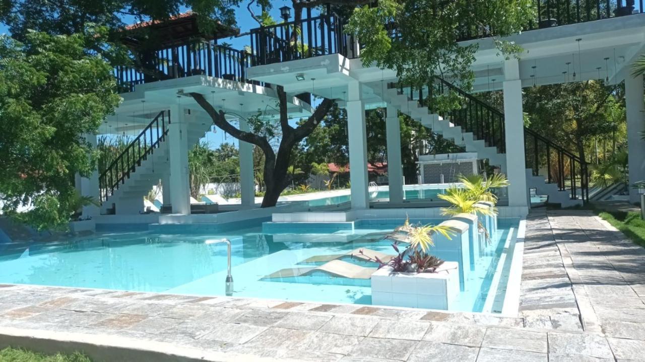 Lucky Beach Resort 亭可马里 外观 照片