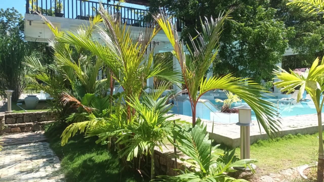 Lucky Beach Resort 亭可马里 外观 照片