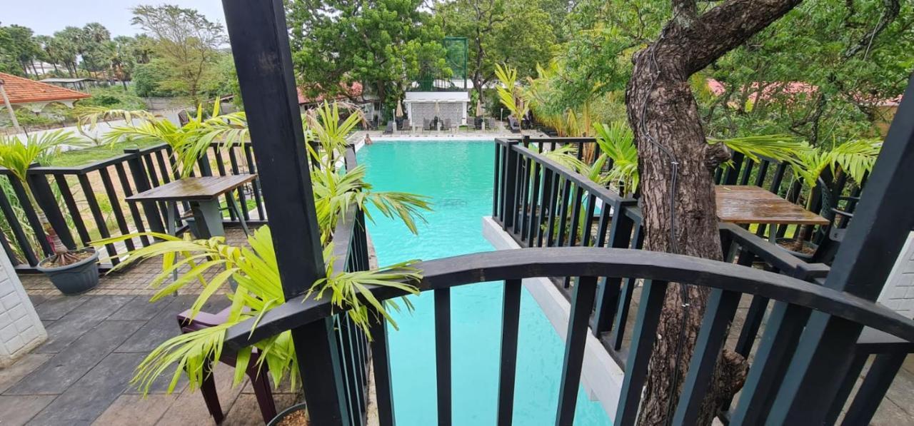 Lucky Beach Resort 亭可马里 外观 照片
