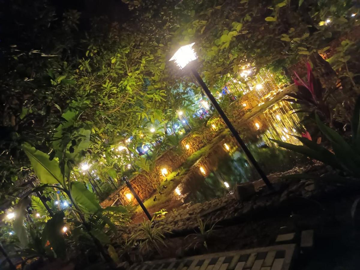 Lucky Beach Resort 亭可马里 外观 照片