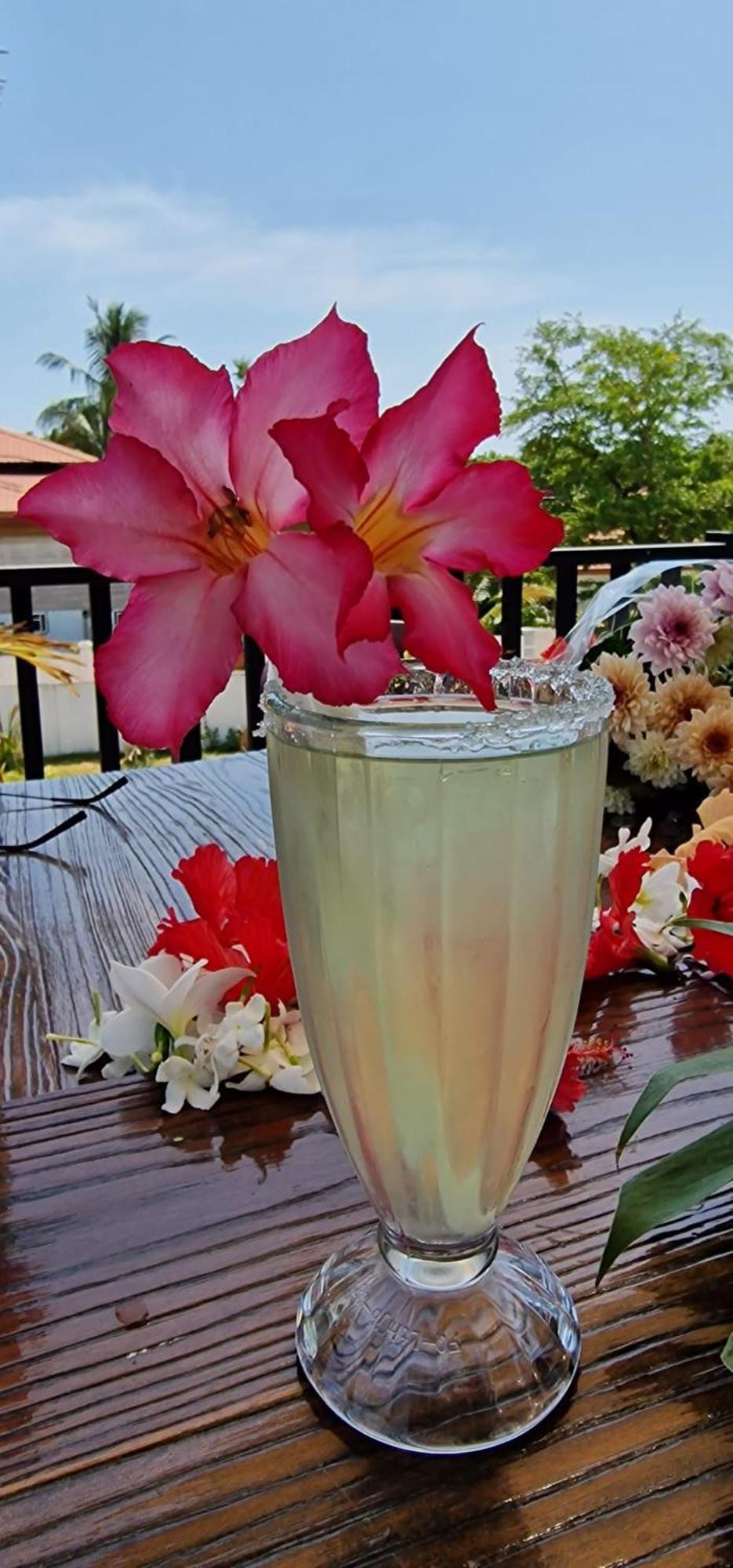 Lucky Beach Resort 亭可马里 外观 照片