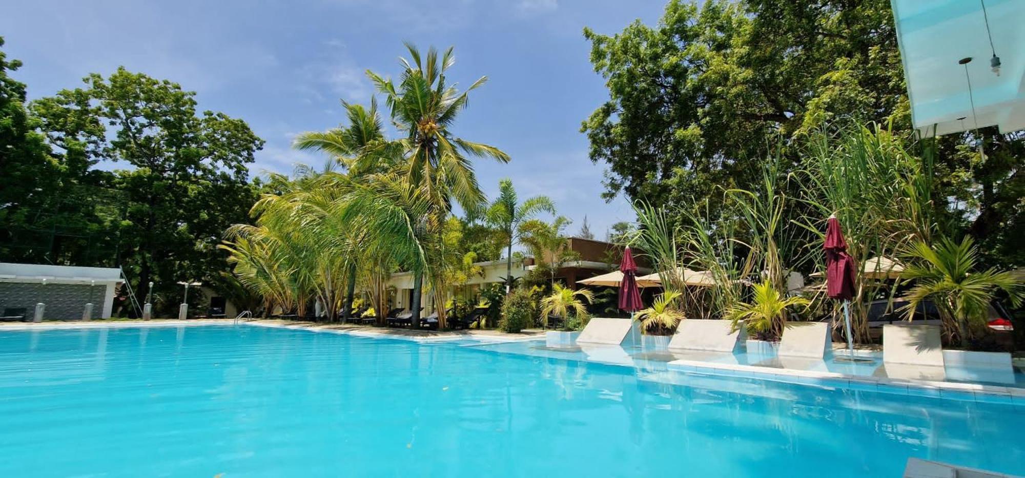 Lucky Beach Resort 亭可马里 外观 照片