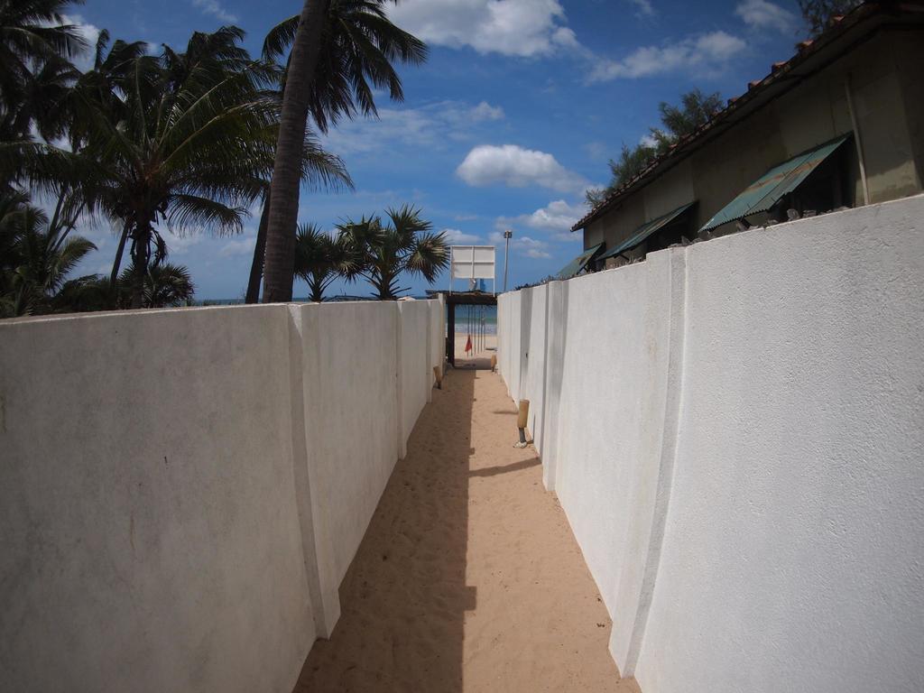 Lucky Beach Resort 亭可马里 外观 照片