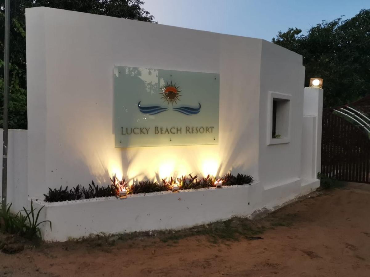 Lucky Beach Resort 亭可马里 外观 照片